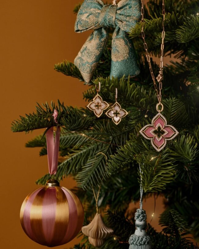 One twist, infinite light. Spin into the season with Venetian Princess Pirouette. #RobertoCoin # bijoux noel