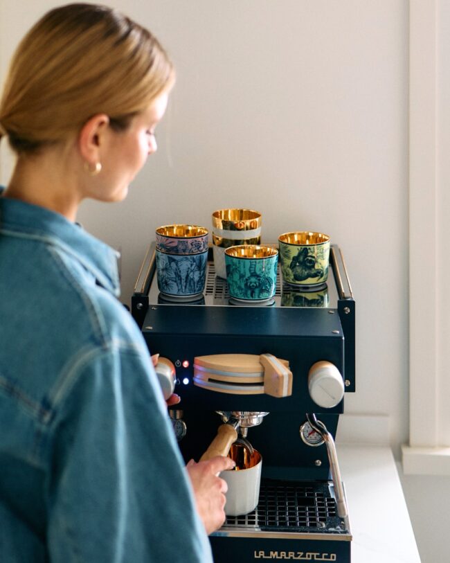 A little luxury with your morning ritual.Originally created for champagne, our Sip of Gold tumbl (1)